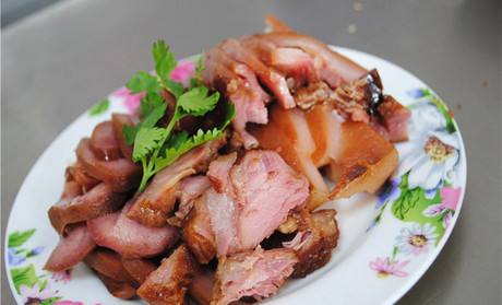 丹东东北熟食厂家分享给大家猪头肉的做法